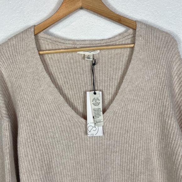 NWT Treasure & Bond Oatmeal Ribbed V-Neck Sweater Medium - Picture 2 of 6